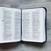 Biblia de estudio RVR 60 con promesas azul - Imagen 4