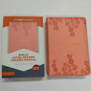Biblia letra grande Coral, tamaño manual con referencias