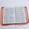 Biblia letra grande Coral, tamaño manual con referencias