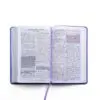 Biblia de Promesas Tamaño Manual Lavanda Imitación Piel RVR60 - Imagen 2