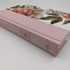 Biblia Reina Valera 1960 letra grande. Tapa Dura, Tela rosada con flores, tamaño manual