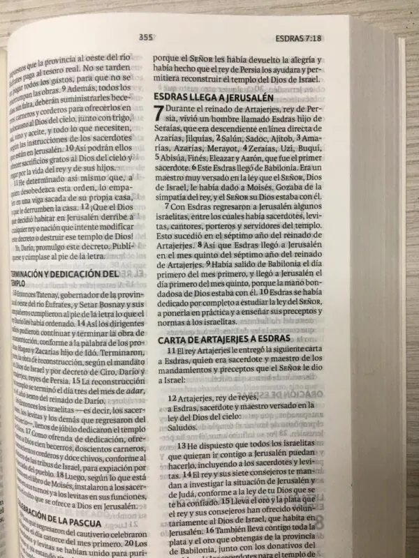 Biblia Nueva Versión Internacional Floral - Imagen 3