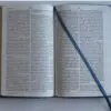 Biblia RV60 LG Nombres De Dios Tamaño Manual Piel - Imagen 4
