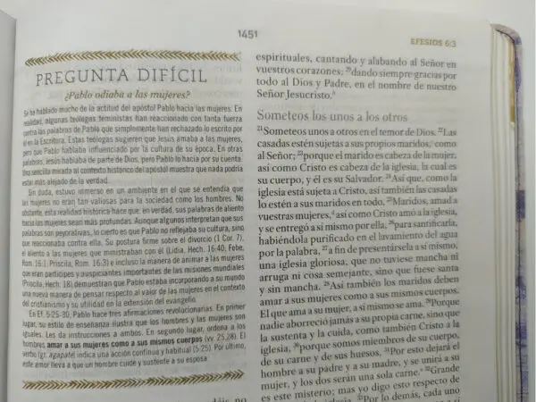 Biblia De Estudio Para Mujer RVR Azul Floreado Con Indice - Imagen 3