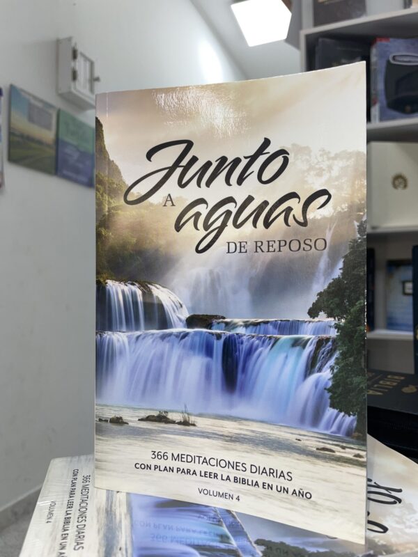 Junto A aguas de Reposo Volumen 4 - Tubiblia.com