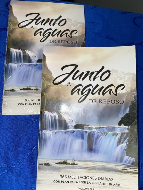 Junto A aguas de Reposo Volumen 4 - Tubiblia.com