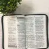 Biblia de Promesas Letra Gigante Forrada - Imagen 2