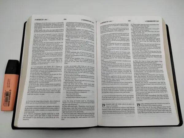 Biblia Bilingüe RVR60 CSB Negro - Imagen 4