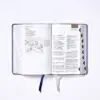 Biblia NBLA de Estudio Piel Gris Interior a dos Colores con Índice - Imagen 6
