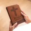 Biblia RVR60 Jesús para Todos LG Tamaño Símil Piel con Índice - Imagen 4