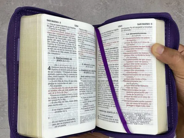 Biblia RVR 2020 Compacta Nombres de Jesús Imitación - Imagen 7