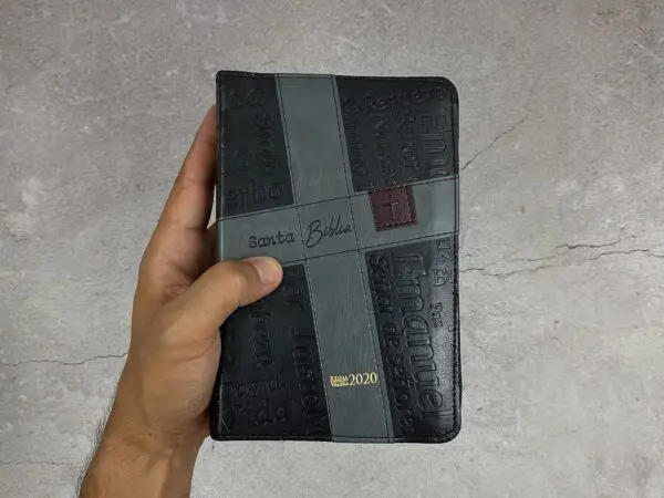 Biblia RVR2020 Compacta Nombres de Jesús Imitación Piel - Imagen 6