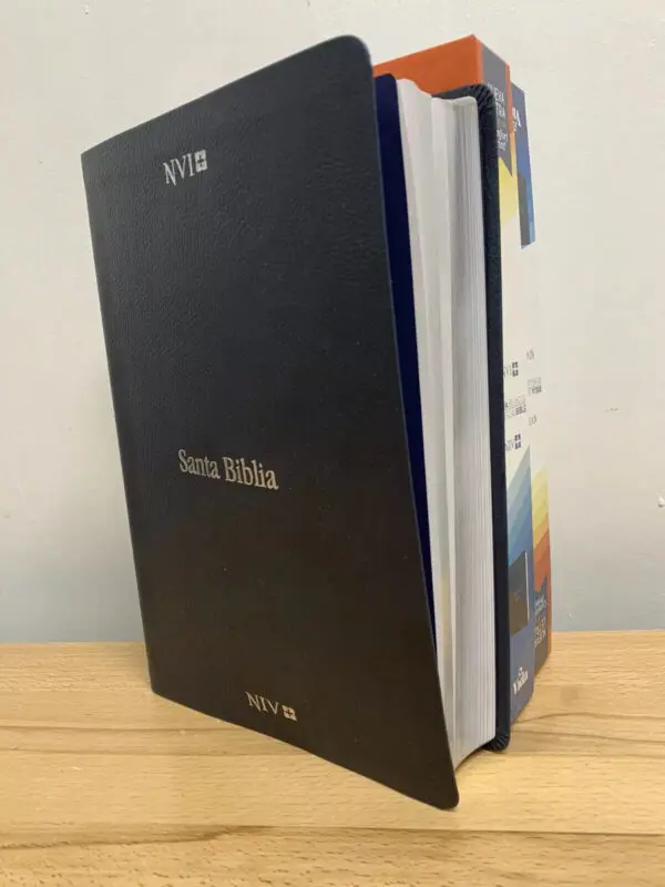 Biblia NVI NIV Bilingüe Piel Azul - Imagen 3
