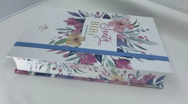 Biblia RVR60 LG 12 pts Tamaño Manual Tapa Dura con Elástico - Imagen 3