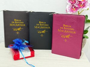 Biblia de Estudio MacArthur Forrada