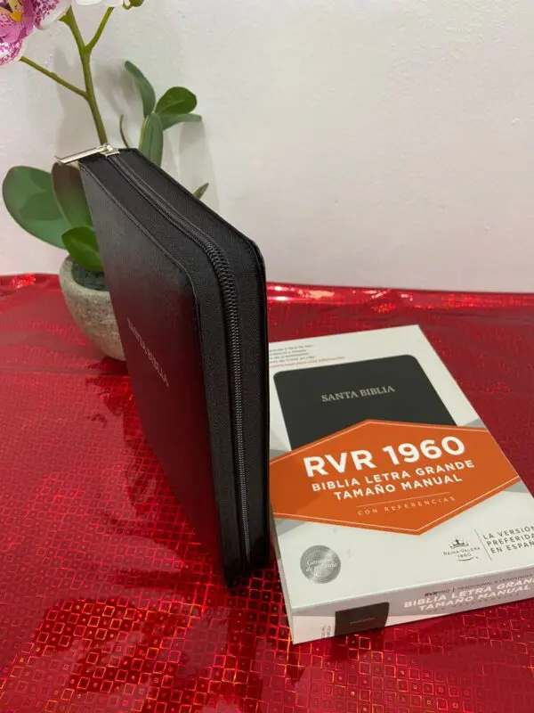 Biblia RVR60 Letra Grande Manual Negra Forrada - Imagen 2