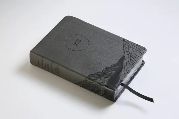 Biblia NTV Edición compacta Letra Grande Carbón - Imagen 4