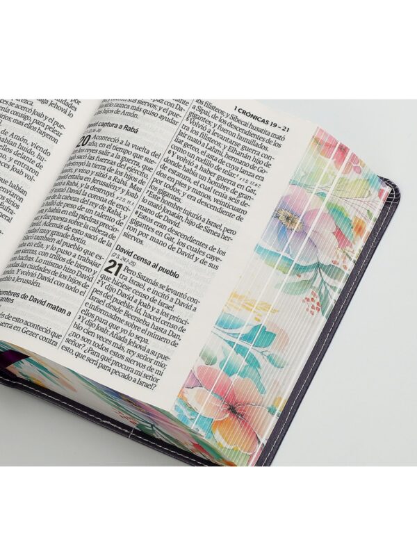 Biblia RVR60 Tamaño Manual Canto Pintado Flores Lilas - Imagen 3