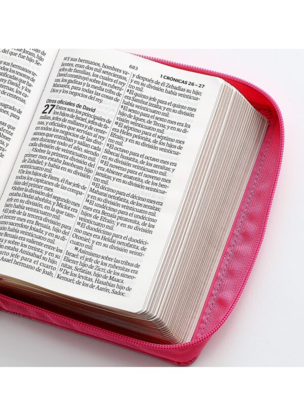 Biblia RVR60 con Cierre Portátil Sentí piel fucsia floral - Imagen 4
