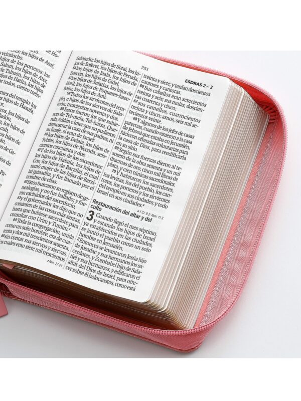 Biblia RVR1960 con Cierre Portátil Sentí Piel Rosa Floral - Imagen 3