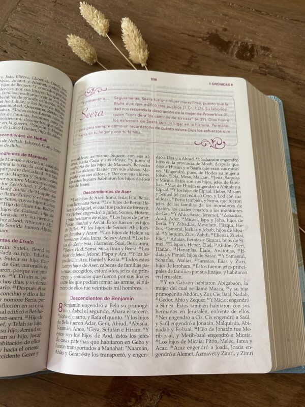 Biblia de la Mujer Conforme al Corazón de Dios : Edición Pétalos - Imagen 3