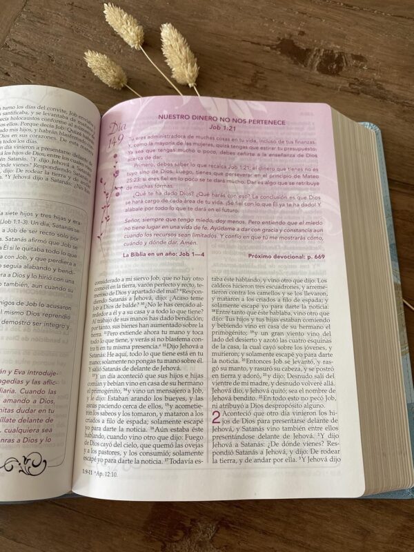 Biblia de la Mujer Conforme al Corazón de Dios : Edición Pétalos - Imagen 2